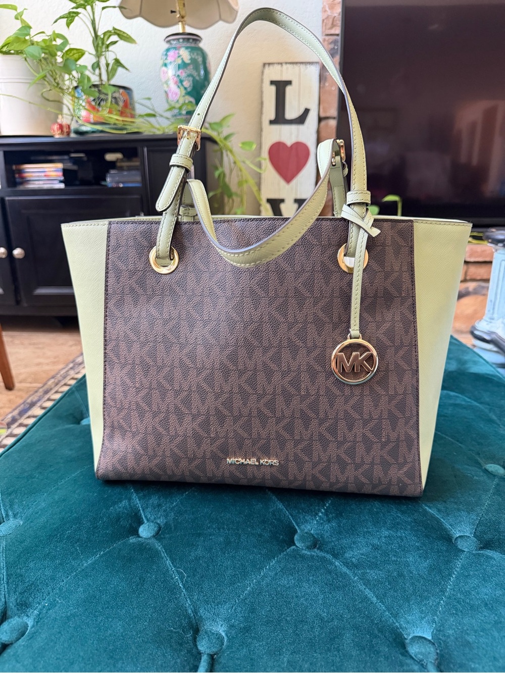 Michael Kors Walsh Medium Tote